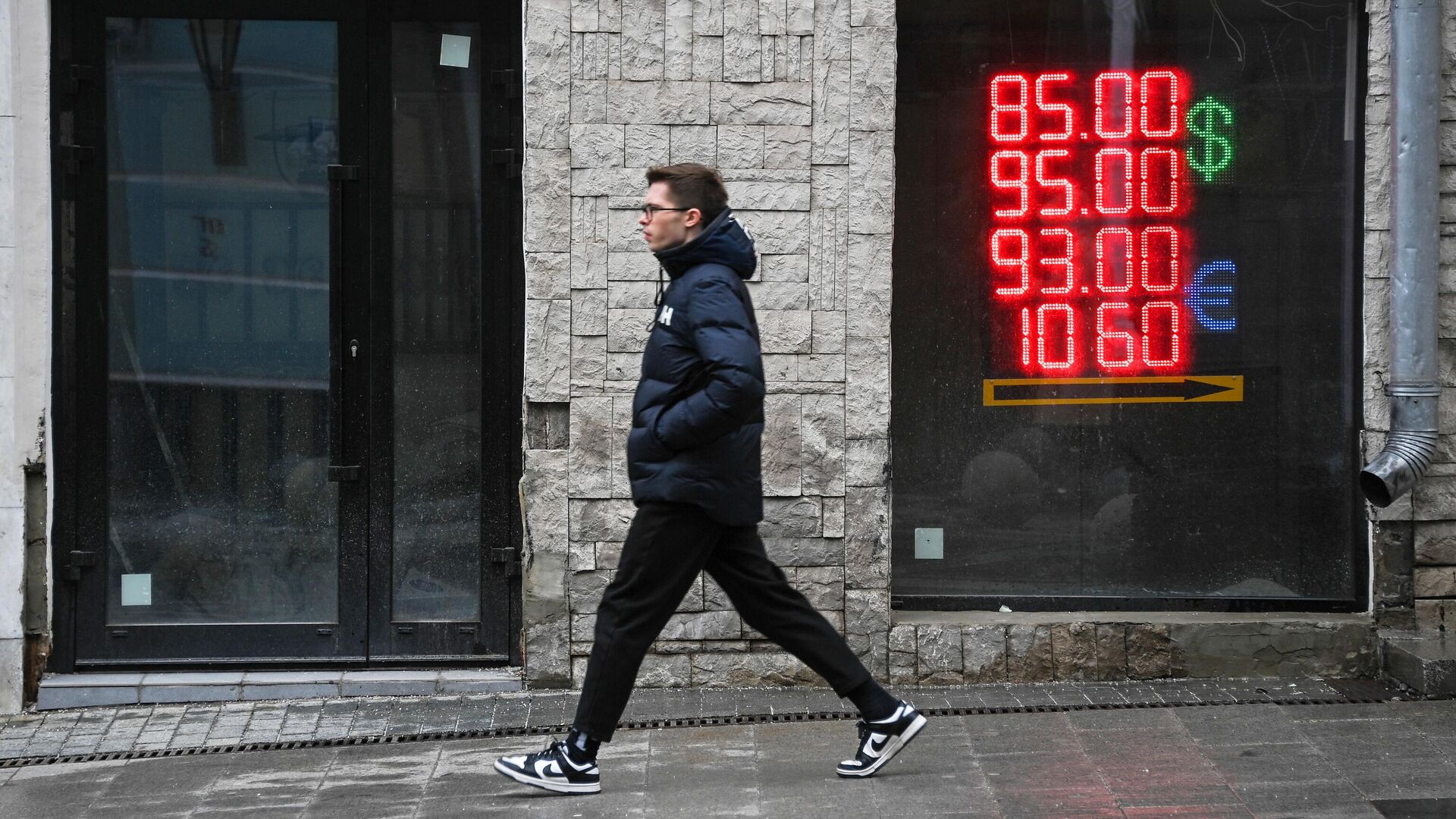 В какие страны лучше не ехать с падающим рублем? В какие страны лучше не ехать с падающим рублем?