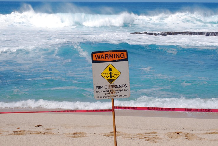 Отбойное течение: опасность, которую легко перехитрить | Обратное течение Отбойное течение: опасность, которую легко перехитрить | Обратное течение