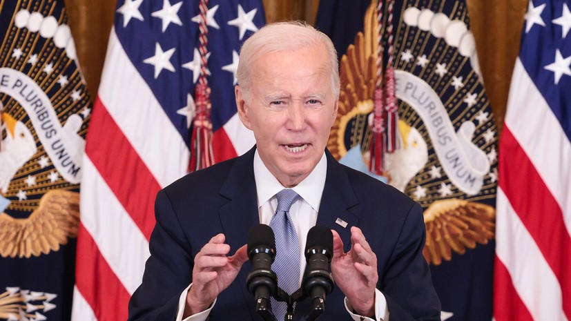 Байден зачитал приветствие президенту Коста-Рики по шпаргалке