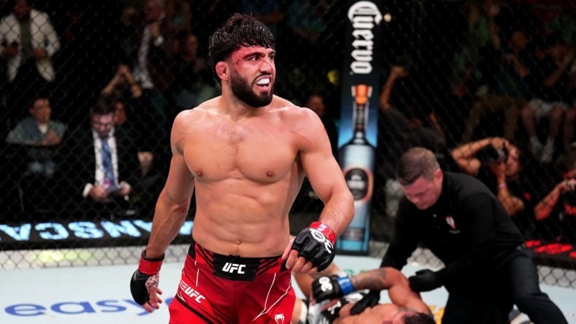 Бой Эдвардса с Ковингтоном, испытание для Царукяна и поход Кузютиной за титулом: главные события декабря в MMA